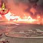 Incendio nel deposito divora 12 autobus
