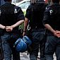 Sassi e bottiglie contro gli agenti, 21 ultras denunciati