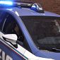 Fermato in centro sfascia l'auto della Polizia