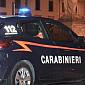 Entra in casa di un anziano e lo deruba