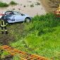 Auto finisce nel canale dopo lo scontro, 4 feriti
