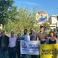Svastica sul cartello contro l'omofobia