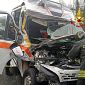 Scontro tra ambulanza e camion, 5 feriti