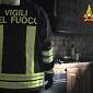 Fiamme in abitazione, vigili del fuoco salvano due cani