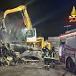 Fiamme di notte nell'azienda di rifiuti