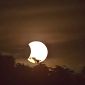 È il giorno dell'eclissi di sole, come osservarla in sicurezza