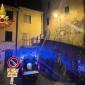 Fumo dalle finestre e in casa è scoppiato l'incendio