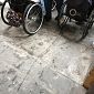 Disabile in carrozzina tenta di svaligiare market