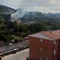 Incendio divampa vicino alle case