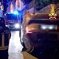 Auto finisce contro un muro e trancia i tubi del gas