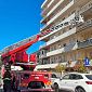 Le fiamme divampano su un terrazzo