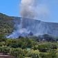 Incendio ai Ghiaccioni, fiamme spinte dal vento
