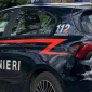 Si aggira nei boschi con la droga in auto