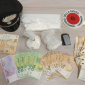 Cocaina e soldi in casa, un uomo in arresto