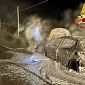 Fiamme nella notte divorano un'auto 