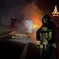 Container prende fuoco in autostrada