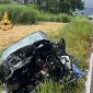 Un morto e due feriti nel frontale fra due auto