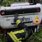 Un ferito nell'auto cappottata fuori strada
