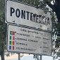 Vandali razzisti deturpano il cartello della città
