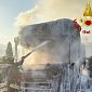Camion divorato dalle fiamme in autostrada