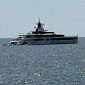 Superyacht davanti al Marina Cala de’ Medici