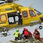 Alpinista colpito da una scarica di sassi in cordata