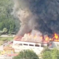 Incendio divora un deposito di carta