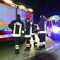 Auto sfonda a vetrata di un ristorante