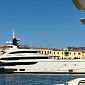 Il super yacht da miliardari sfila all'Elba