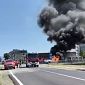 Furgoncino in fiamme sull'Aurelia