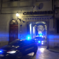 Bottiglia in pugno rapina il coetaneo minorenne