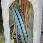 Cavi elettrici scoperti, "atto incivile e pericoloso"