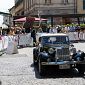 Sfila il serpentone della Mille Miglia