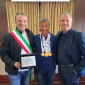 Il sindaco Giannoni premia il recordman Becchetti