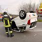 Ferito dopo essersi ribaltato in auto