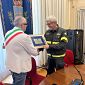 Pontedera saluta il comandante dei Vigili del Fuoco