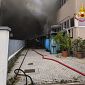 Incendio divampa in un capannone 