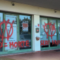 Vandali no vax contro la Camera del lavoro