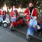 Domenica i Babbi Natale in Vespa