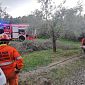 Scoppia un incendio vicino alle case