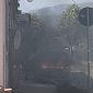 Furgone in fiamme lungo la strada