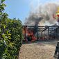 Capanno in fiamme, sul tetto l'impianto fotovoltaico