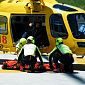 Incidente con lo scooter e precipita nel torrente