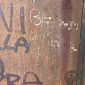 Vandali alla Verruca, porta forzata e scritte offensive
