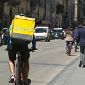 Rider in sciopero, stop alle consegne e corteo in bici