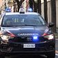 In giro nudo con un bastone ferisce i carabinieri