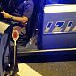 Bambina di 3 anni esce di casa e vaga sola di notte