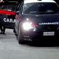 Scoperto dai Carabinieri li minaccia con un cacciavite