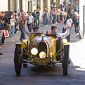 Tra le colline sfilano le storiche auto