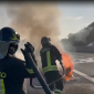 Veicolo in fiamme paralizza l'autostrada